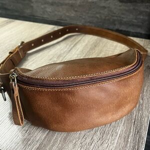 Vintage ROOTS Tribe Leather Belt Bag/Crossbody Brown/Caramel Banff Stamp EUC